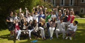 イギリスのサマースクールに参加する学生たち