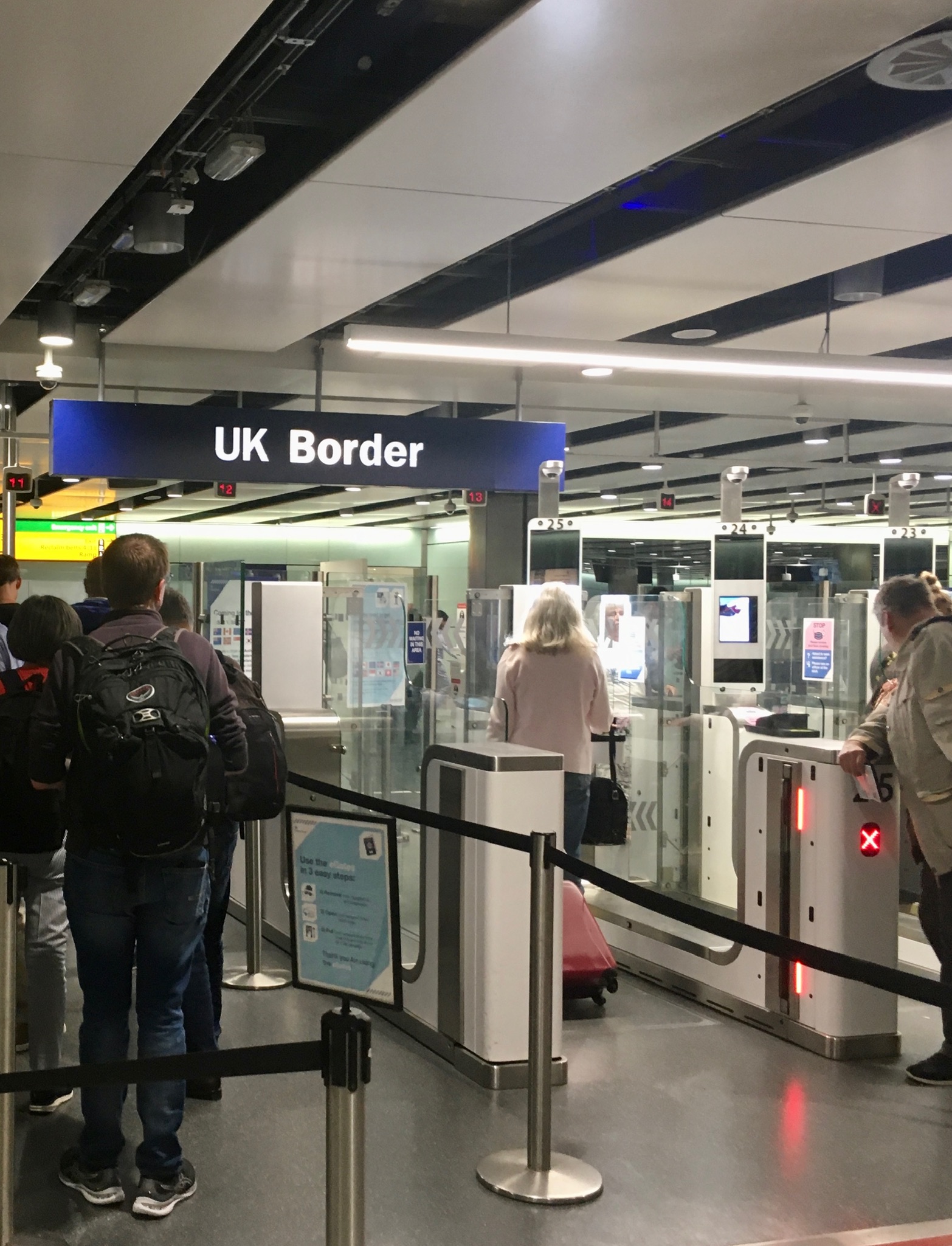 ヒースロー空港 入国審査 自動化ゲート(Eゲート)
